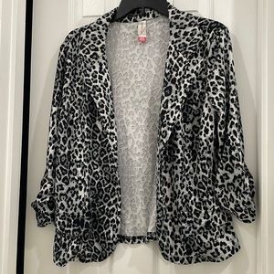Snow leopard print blazer size XL by No Boundaries